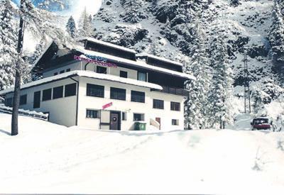 Residence Regina Delle Dolomiti ร็อคคา ปิเอโตเร ภายนอก รูปภาพ