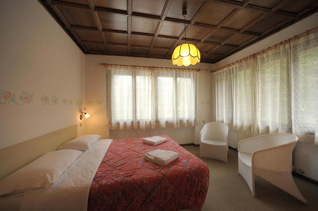 Residence Regina Delle Dolomiti ร็อคคา ปิเอโตเร ภายนอก รูปภาพ