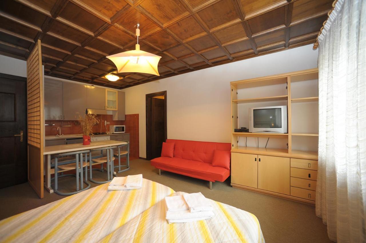 Residence Regina Delle Dolomiti ร็อคคา ปิเอโตเร ภายนอก รูปภาพ