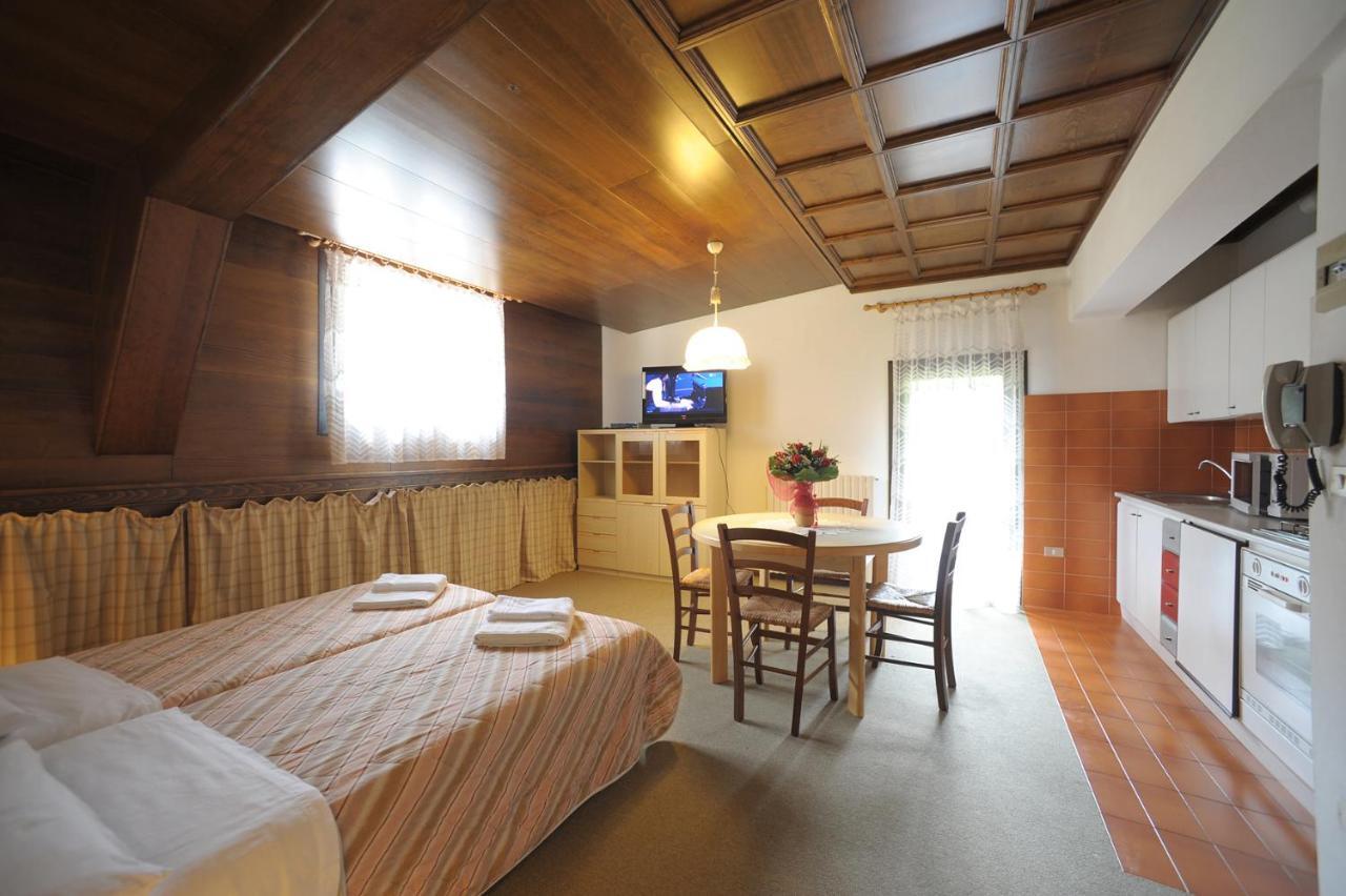 Residence Regina Delle Dolomiti ร็อคคา ปิเอโตเร ภายนอก รูปภาพ